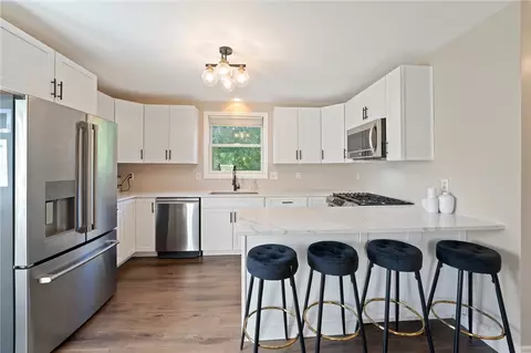 93 Harrop Ave, Warwick, RI 02886 photo 6