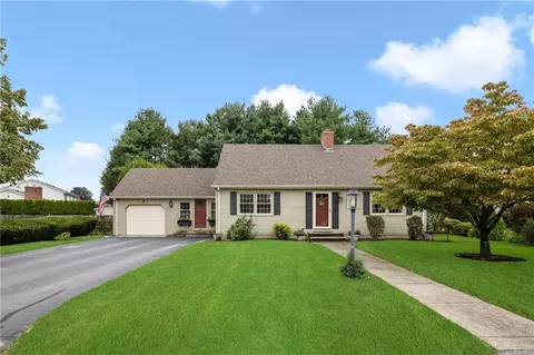 10 Apple Blossom Ln, Cranston, RI 02921