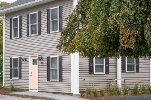 46 Vernon Ave, Middletown, RI 02842