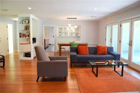 1686 South Rd, South Kingstown, RI 02881