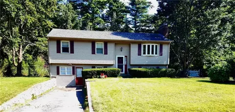 90 Wisteria Dr, Coventry, RI 02816