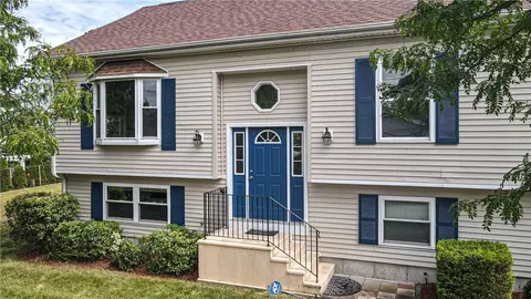 75 James St, East Providence, RI 02914
