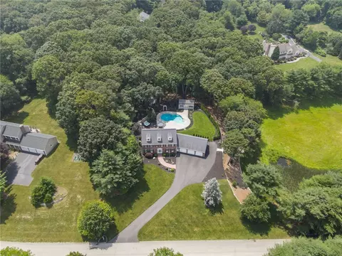 319 Mourning Dove Dr, Saunderstown, RI 02874