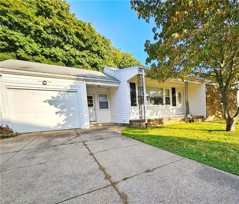 3 Beverly Ann Dr, North Providence, RI 02911