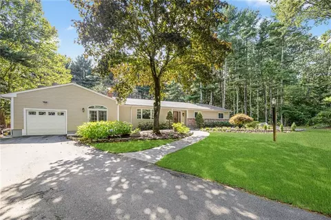 3720 Division Rd, East Greenwich, RI 02818