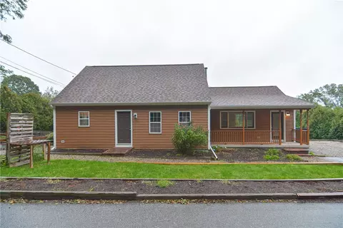 4 Russell Ave, Bristol, RI 02809