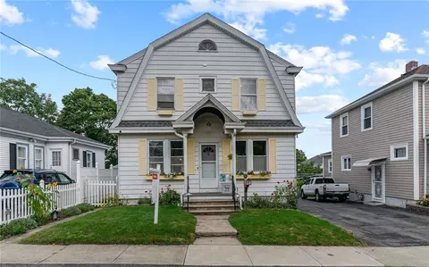 14 Mayflower St, East Providence, RI 02914