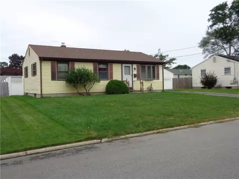 35 Colony Rd, Riverside, RI 02915