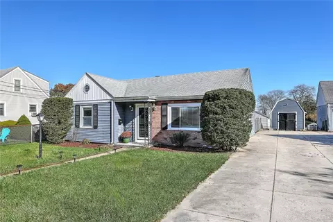 7 Fairview St, Johnston, RI 02919