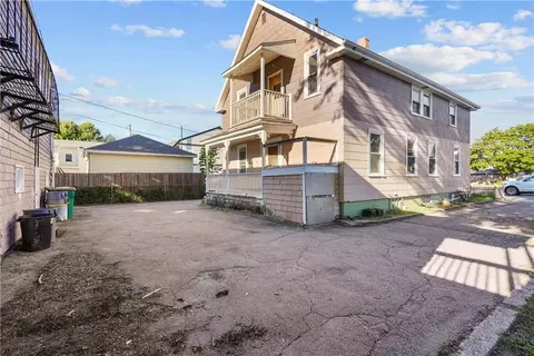 27 Heroux Ave, Woonsocket, RI 02895 photo 5