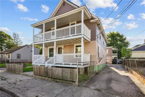 27 Heroux Ave, Woonsocket, RI 02895 photo 2