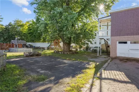 27 Heroux Ave, Woonsocket, RI 02895 photo 9