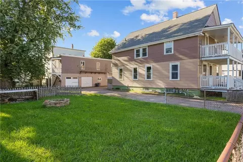 27 Heroux Ave, Woonsocket, RI 02895 photo 4