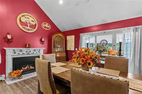 3 Meadow Cir, Barrington, RI 02806