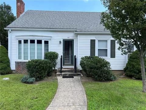42 Sunset Ter, Cranston, RI 02905