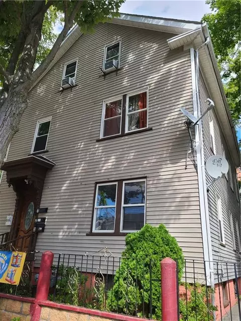 122 Baxter St, Providence, RI 02905