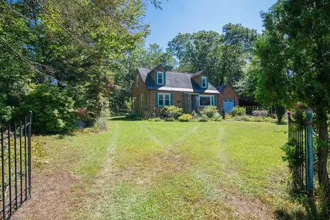 160 Alton Bradford Rd, Hopkinton, RI 02808