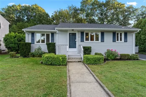 160 Edmond Dr, Warwick, RI 02886