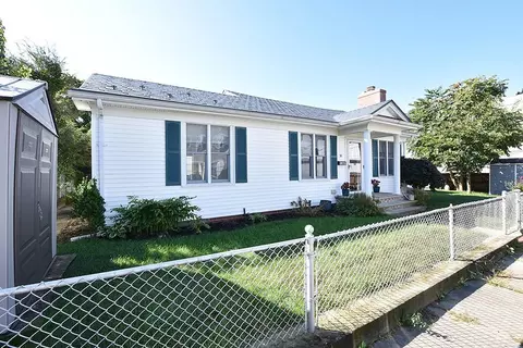 18 Maple Ave, East Providence, RI 02915 photo 2