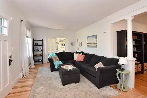 18 Maple Ave, East Providence, RI 02915 photo 5