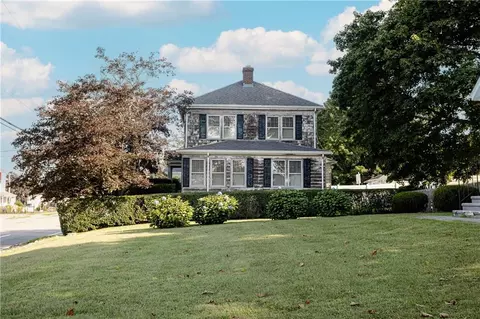105 W Main Rd, Middletown, RI 02842