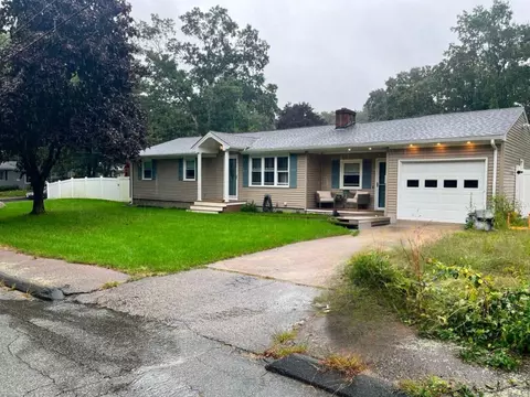 20 Lloyd Dr, Coventry, RI 02816 photo 2