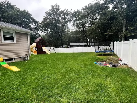 20 Lloyd Dr, Coventry, RI 02816 photo 3