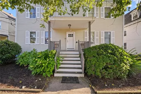 9 Narragansett Ave #3, Newport, RI 02840