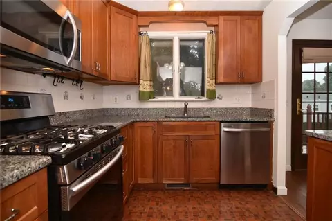 89 Naples Ave, Warwick, RI 02886 photo 5