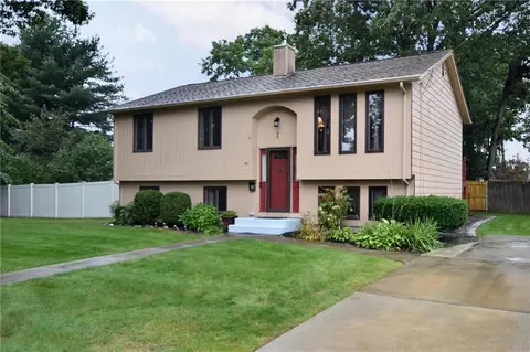 89 Naples Ave, Warwick, RI 02886