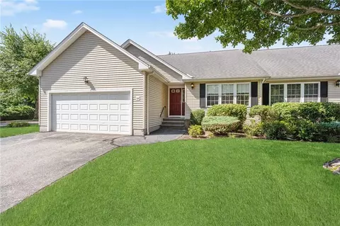 93 Carriage Dr, Warwick, RI 02886