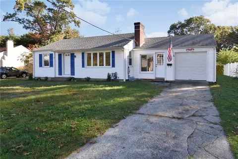 80 Dahlia St, Warwick, RI 02888