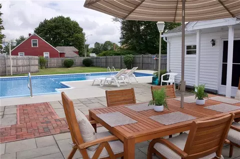17 Gray St, North Providence, RI 02904