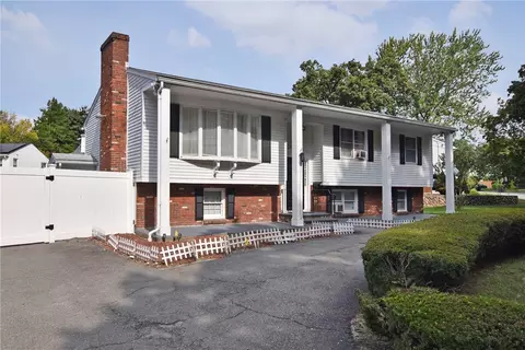 141 Lakeview Dr, Providence, RI 02910