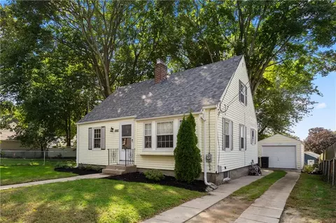 17 Hampshire Rd, Cranston, RI 02910