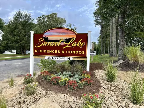 4 Sunset Lake Cir, Coventry, RI 02816