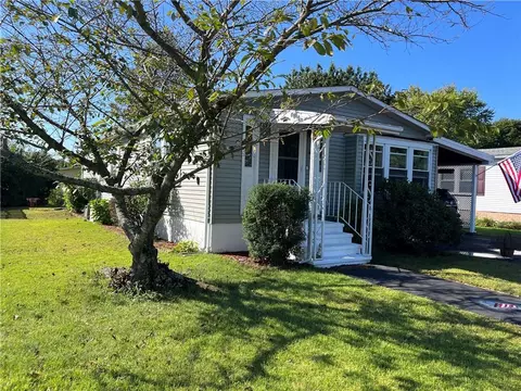 2 Forest Ln, Attleboro, MA 02703