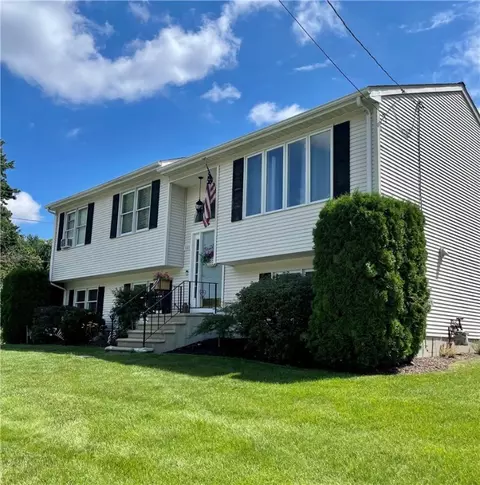 48 Long Ct, Cranston, RI 02920