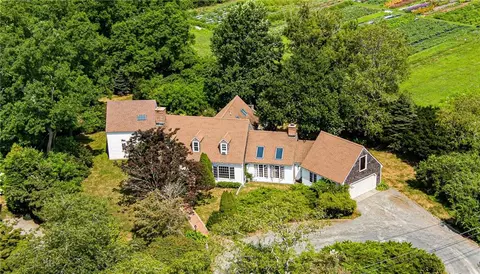 8 Howland Ave, Middletown, RI 02842