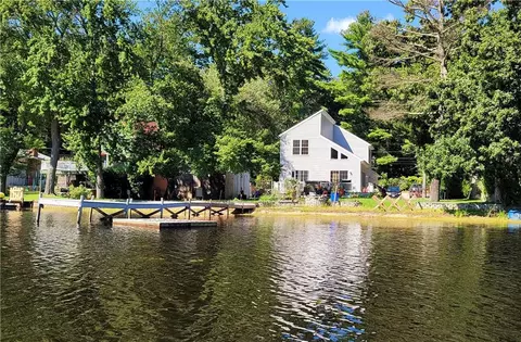 195 Lakehurst Dr, Coventry, RI 02816