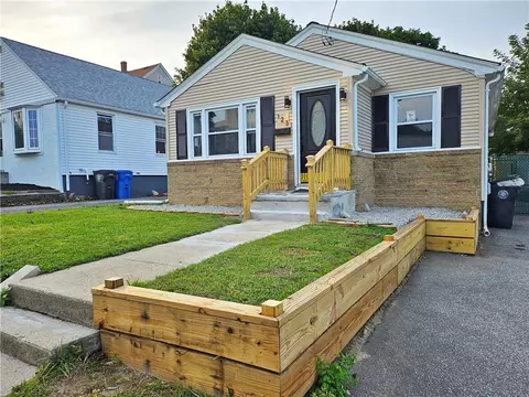 123 Hillwood St, Cranston, RI 02920