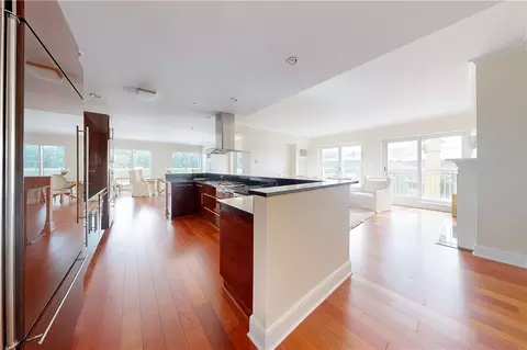 1 Tower Dr #306, Portsmouth, RI 02871