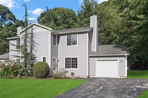 8 Cinnamon Ln, Narragansett, RI 02874