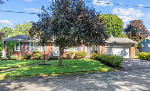 95 Tarawa Dr, Warwick, RI 02886