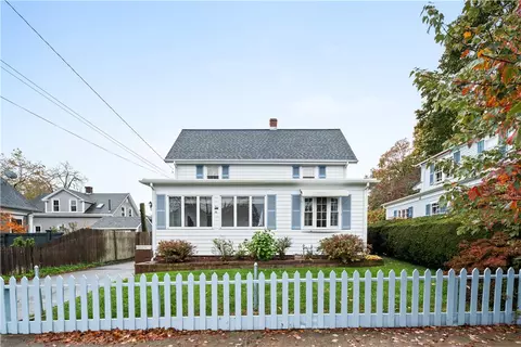 161 Wood St, Bristol, RI 02809