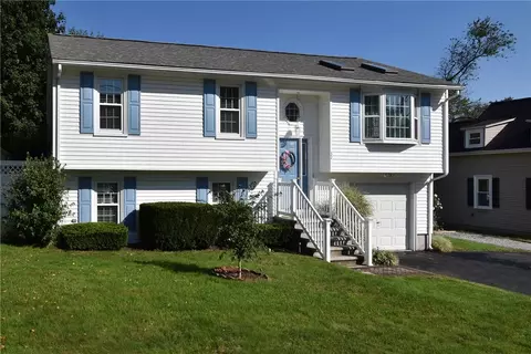 32 Seneca Street St, Cumberland, RI 02864