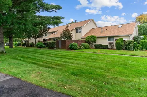 905 Halifax Dr, Warwick, RI 02886