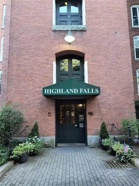 2 School St #406, Lincoln, RI 02865