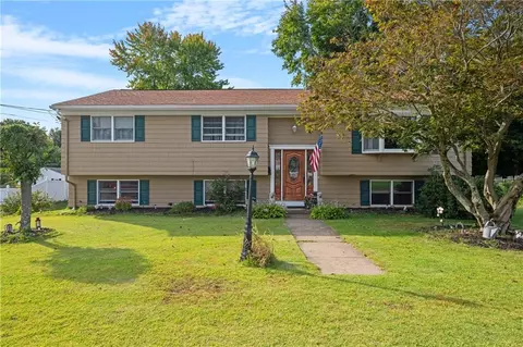 1 Tucker Ln, Lincoln, RI 02865