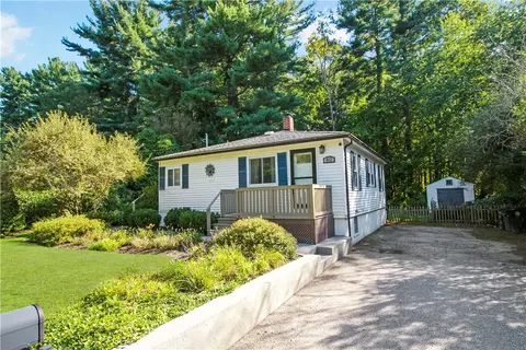 80 Angus St, Coventry, RI 02816